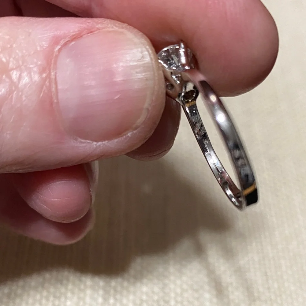 Six prong cubic zirconia silver metal ring size 6 3/4